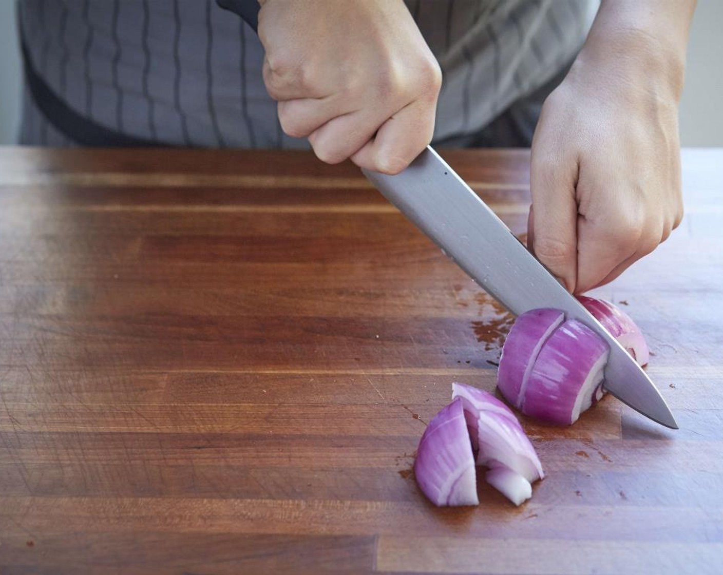 step 9 Cut the Beefsteak Tomato (1) and Red Bell Pepper (1/2 cup) into 1/2-inch slices and set aside. Peel the Red Onion (1) and cut into 1/4-inch slices and place in another medium bowl.